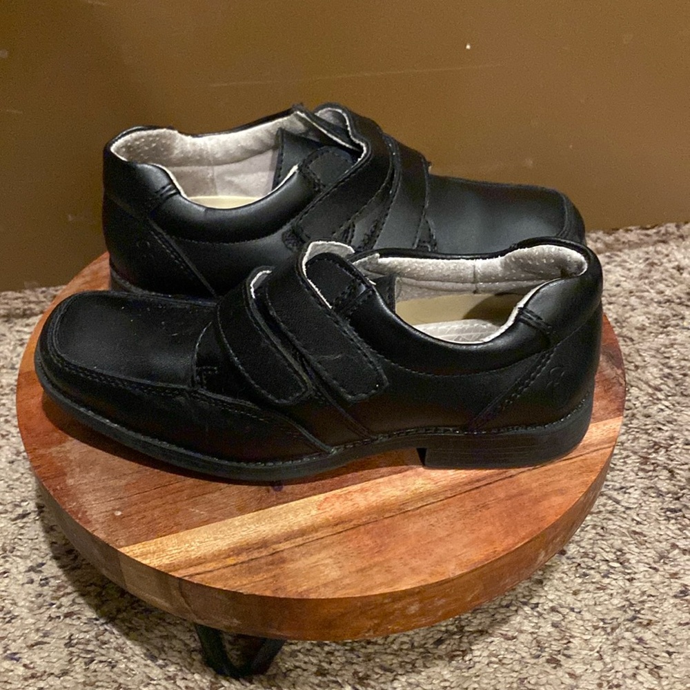 Ollie boys dress shoes size 13